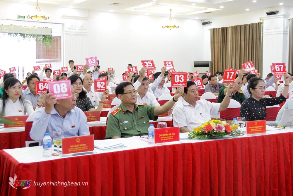 Biểu quyết thông qua NQ sắp xếp các đơn vị hành chính cấp xã trên địa bàn tỉnh PG88 go Bắn cá giai đoạn 2019-2021.