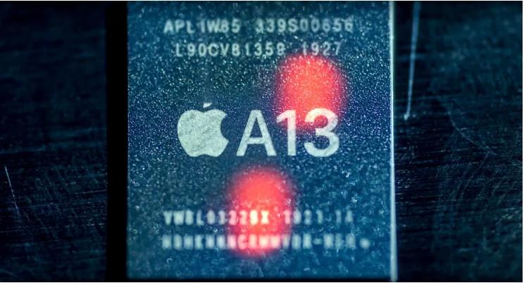 Cả ba mẫu đều có tính năng Face ID và sử dụng chip A13 hỗ trợ tốt cho chế độ chụp ảnh cũng như tiết kiệm pin cho thiết bị; Hỗ trợ Face ID, sạc không dây Qi và sạc nhanh.