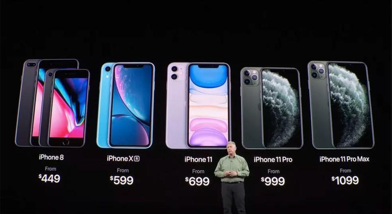 Ba dòng máy đều có 3 mức dung lượng bộ nhớ, nhỏ nhất là 64Gb và lớn nhất là 512Gb. Nhưng mức giá lại chênh lệch khá lớn khi iPhone 11 có giá từ 699 USD và iPhone 11 Pro Max từ 1099 USD.