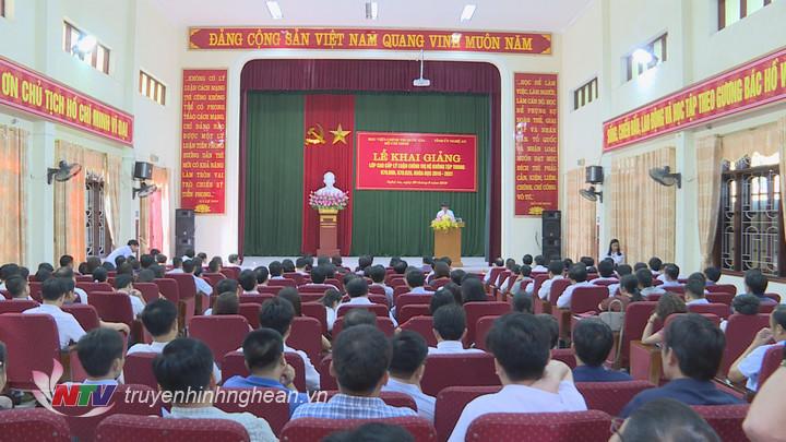 Toàn cảnh lễ khai giảng.