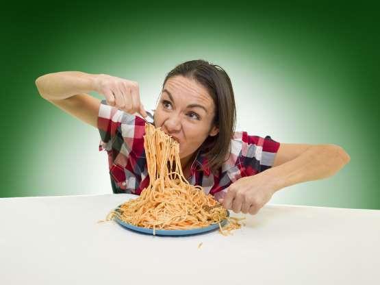 Cô Michelle Lesco đạt kỷ lục người ăn mì pasta nhanh nhất PG88.com Game Bài, với thời gian 26,69 giây.