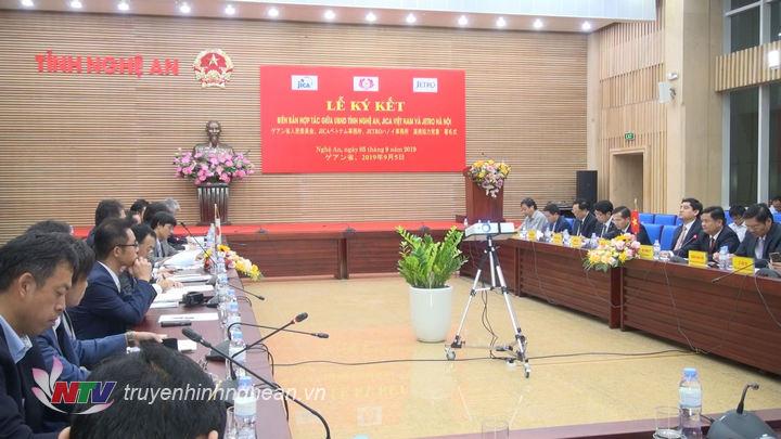 Toàn cảnh buổi làm việc.