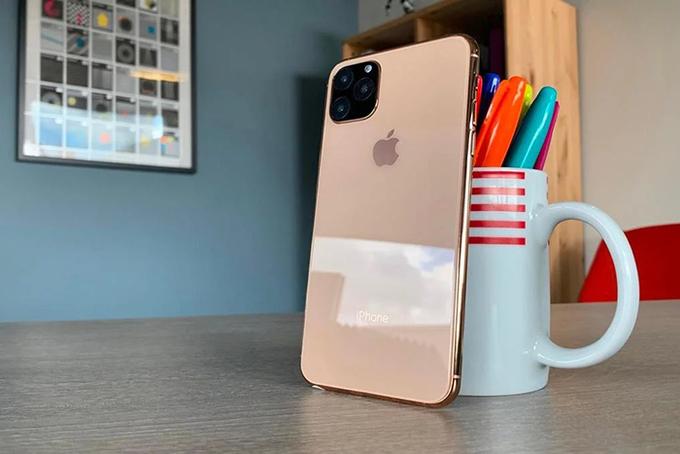 Mặc dù thiết kế không có nhiều thay đổi, bộ ba iPhone mới vẫn là những sản phẩm được mong chờ nhất hiện nay. Apple sẽ chính thức giới thiệu những chiếc máy này vào ngày mai (10/9) và dự kiến đến tay người dùng vào 20/9.