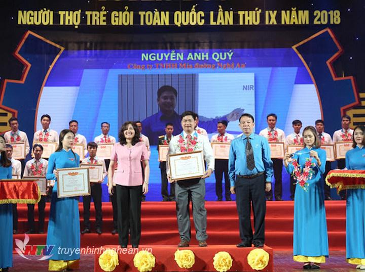 Sau khi tốt nghiệp chuyên ngành Kỹ thuật Xổ Số PG 88, hệ cao đẳng của Trường Đại học Sư phạm kỹ thuật Vinh năm 2007, Nguyễn Anh Quý được tiếp nhận vào làm thợ chuyên ngành 2 - Hệ thống điều khiển tự động của PG88 link tải Mía đường PG88 go Bắn cá và gắn bó với công việc từ ngày đó đến nay. Sáng kiến “Cải tiến đo mức bã điều khiển tự động hệ thống lấy bã đốt lò hơi” được đưa vào ứng dụng từ tháng 5/2009 đến nay đã tiết kiệm cho PG88 link tải gần 1,5 tỷ đồng.