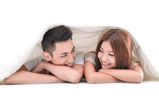 Tình dục an toàn: Bệnh lây qua đường tình có thể là các bệnh truyền nhiễm dễ phòng ngừa nhất. Hãy sử dụng bao cao su để ngăn chặn các loại vi khuẩn truyền nhiễm hoặc virus lây qua đường tình dục.