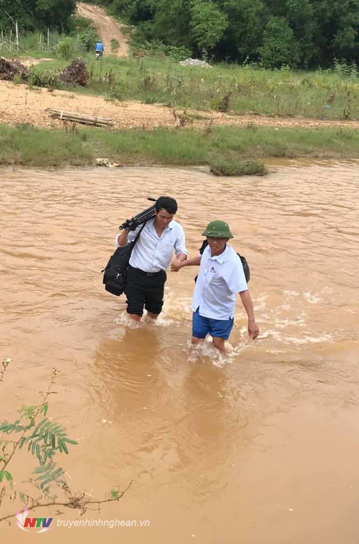 Đồng nghiệp làm chỗ dựa vững chắc.