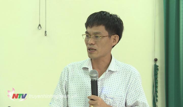 Đồng chí Chu Bá Long - Phó Bí thư Đảng ủy Khối CCQ tỉnh phát biểu tại cuộc làm việc.