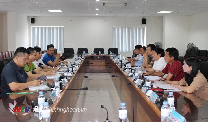 Toàn cảnh buổi làm việc.