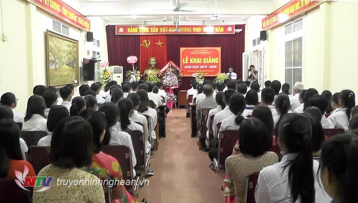 Toàn cảnh lễ khai giảng.