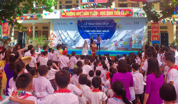 Ngày hội đọc sách cùng chị Hằng, chú Cuội tại trường Tiểu học Hợp Thành  