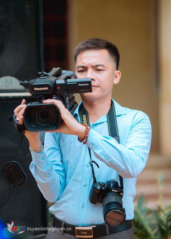 Nắn nót theo từng khuôn hình.