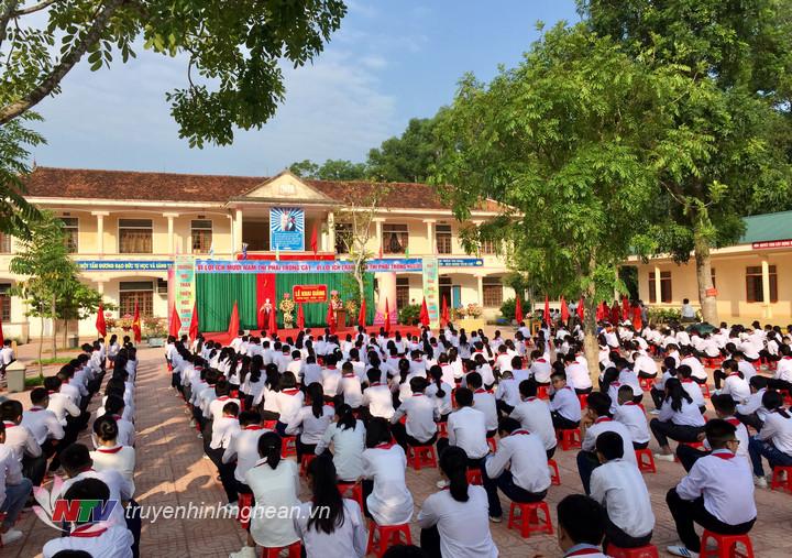 Quang cảnh lễ khai giảng.