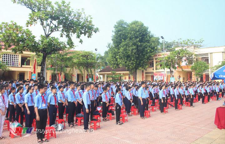 Không khí khai giảng tại huyện Anh Sơn.