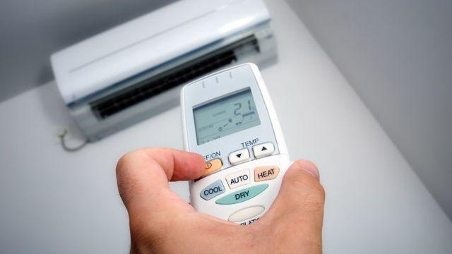 Các gia đình chú ý hẹn giờ hoặc tắt điều hòa khi nhiệt độ phòng đã mát. Ảnh minh họa.