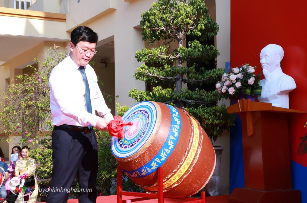PG88 go Bắn cá UBND tỉnh Nguyễn Đức Trung đấnh trống khai trường.