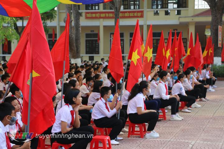 Không khí khai giảng tại huyện Đô Lương.