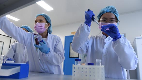 Một công đoạn trong quá trình nghiên cứu sản xuất vắc xin chống COVID-19 tại PG88 link tải cổ phần công nghệ sinh học dược Nanogen.