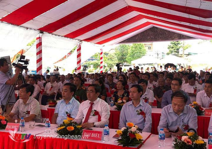 Các đại biểu dự lễ khởi công.