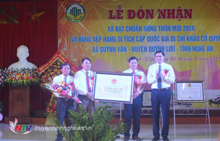 Trao bằng công nhận Di tích lịch sử Quốc gia