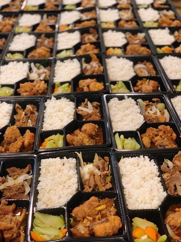 Khu điều trị dã chiến Thới Hòa, thuộc Bệnh viện dã chiến số 1 là một trong những khu điều trị dã chiến cho bệnh nhân COVID-19 lớn nhất tại Bình Dương, với trên 12.000 giường và đang tiếp tục được mở rộng.
