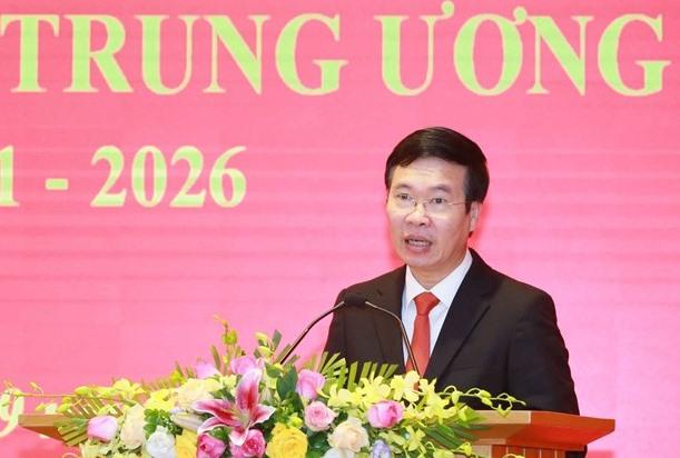 Thường trực Ban Bí thư Võ Văn Thương yêu cầu Hội đồng Lý luận Trung ương tiếp tục đổi mới mạnh mẽ hơn nữa về tư duy lý luận, tư duy phát triển, nâng cao năng lực tổng kết thực tiễn, nghiên cứu lý luận; tổ chức triển khai thực hiện tốt, có hiệu quả các nhiệm vụ chính trị được giao.