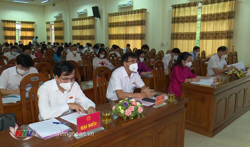 Các đại biểu dự kỳ họp.