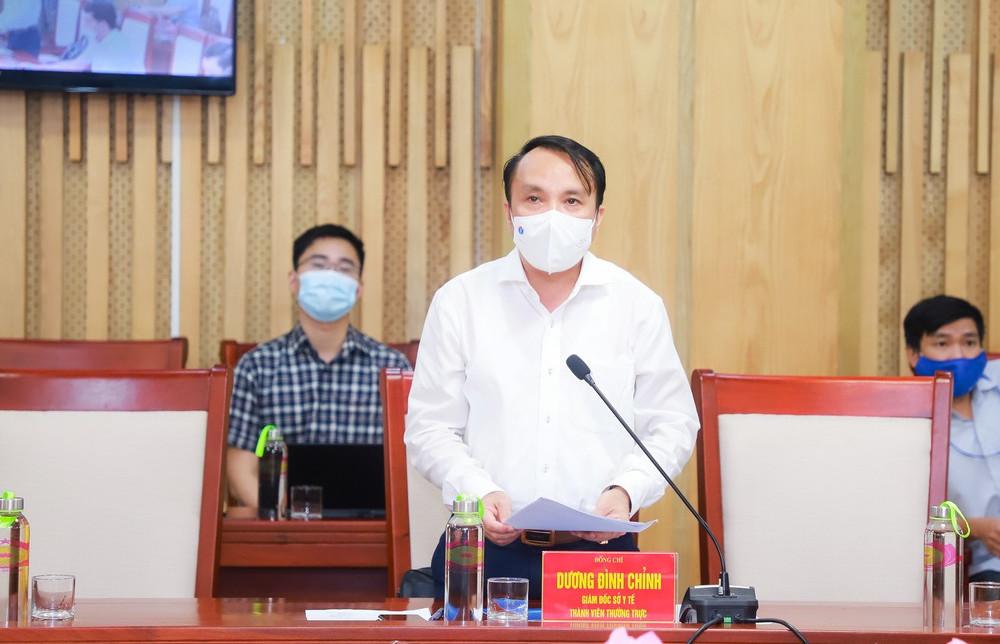Giám đốc Sở Y tế Dương Đình Chỉnh báo cáo tại cuộc họp.