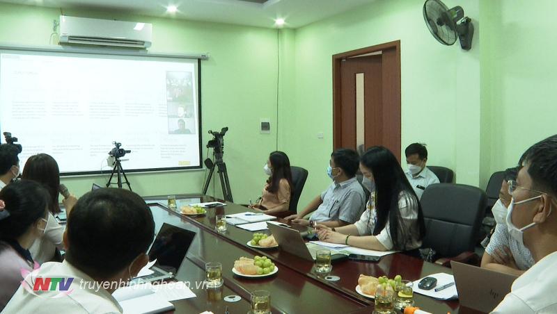 Toàn cảnh buổi làm việc.