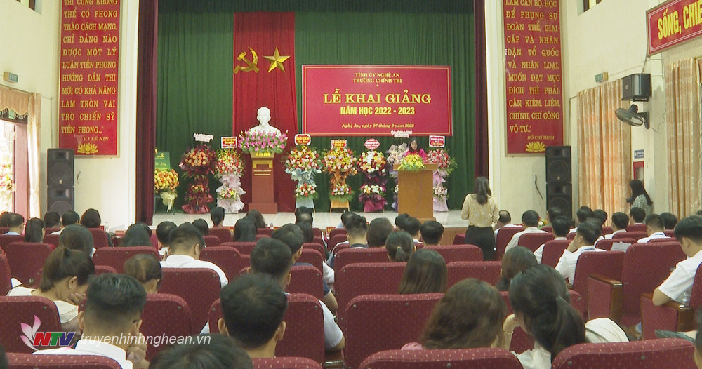 Toàn cảnh lễ khai giảng.
