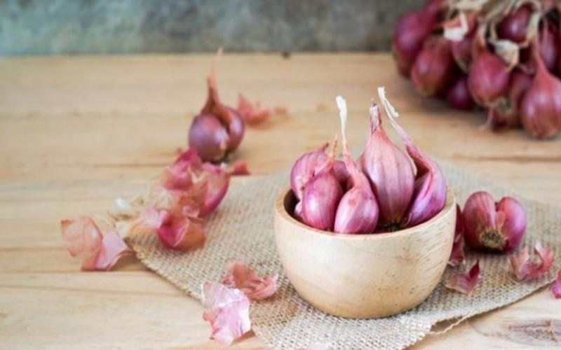 Tăng cương sức khỏe tim mạch: Không chỉ giúp kiểm soát cholesterol, hành củ còn giúp tăng cường sức khỏe tim mạch, ngăn ngừa chứng xơ vữa động mạch, bệnh tim mạch vành, đau tim và đột quỵ.