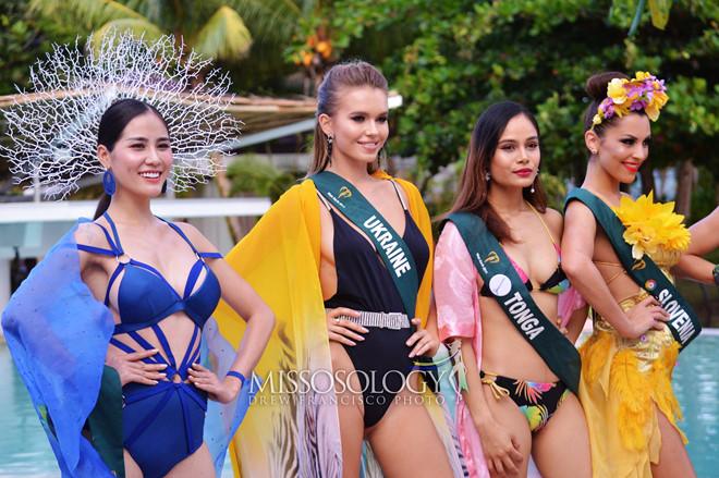 Hoành Hạnh ở phần thi trình diễn trang phục biển.
