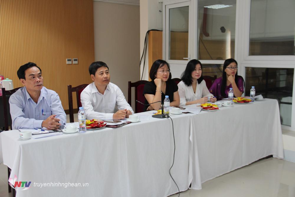 Tiểu ban giám khảo truyền hình.
