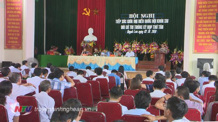 Toàn cảnh buổi tiếp xúc cứ tri.
