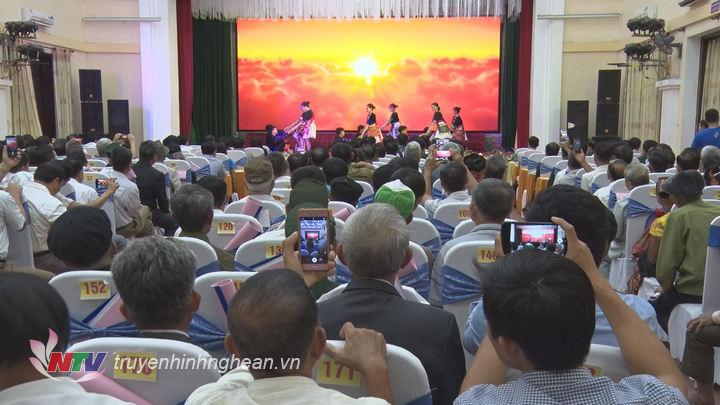 Tiết mục văn nghệ chào mừng.