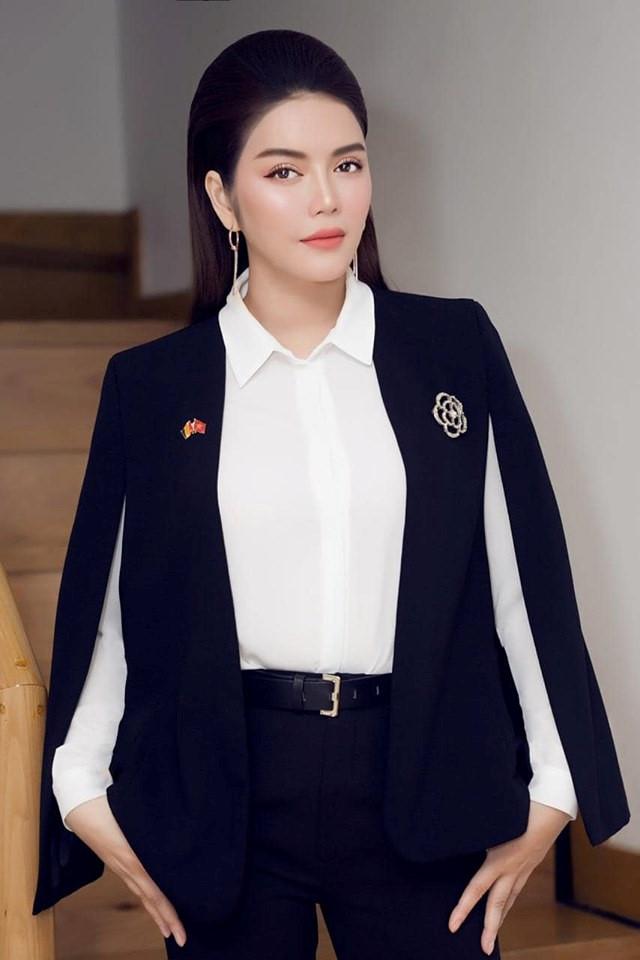 Lý Nhã Kỳ bất ngờ công bố thông tin chia tay bạn trai sau 9 năm hẹn hò.