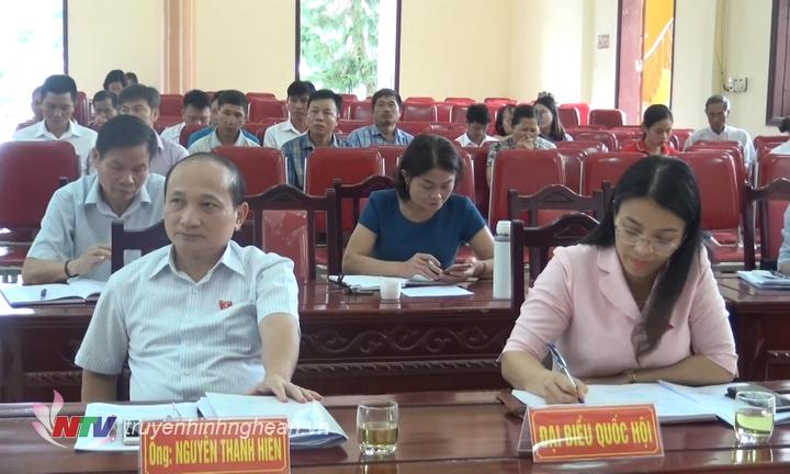 Các đại biểu tham gia tiếp xúc cử tri.
