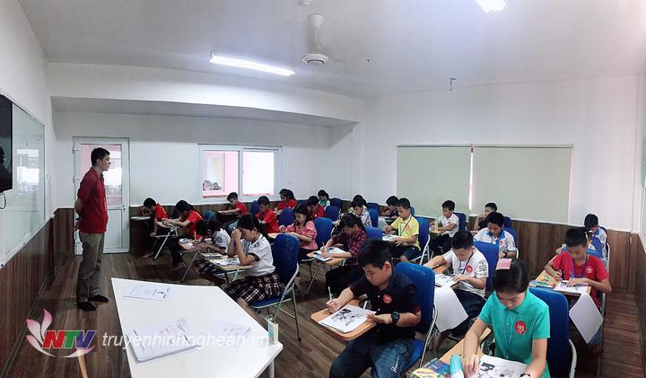 Tinh thần nghiêm túc khi bước vào phần thi.