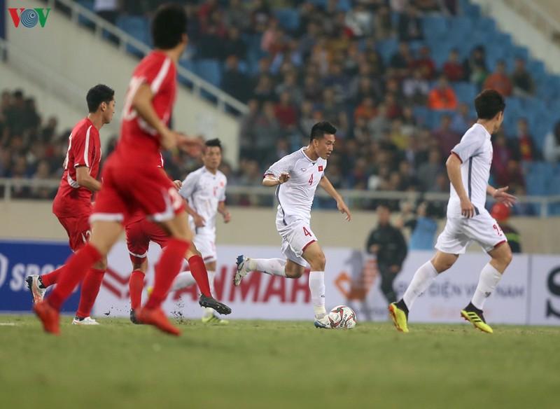 Tiền vệ: Nguyễn Huy Hùng