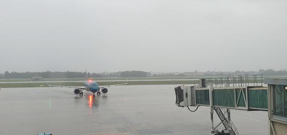àng không hối hả triển khai bay sớm trước khi bão số 9 đổ bộ vào đất liền