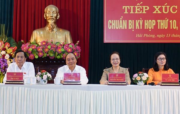 Thủ tướng Nguyễn Xuân Phúc và các đại biểu đoàn đại biểu Quốc hội TP Hải Phòng tại buổi tiếp xúc cử tri.