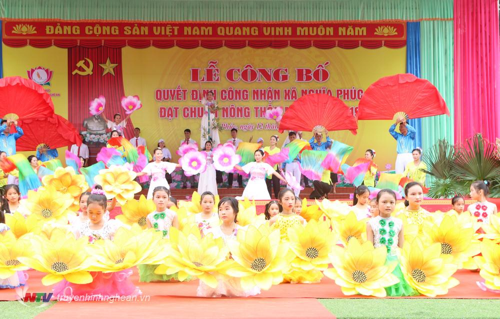 Tiết mục văn nghệ chào mừng buổi lễ.