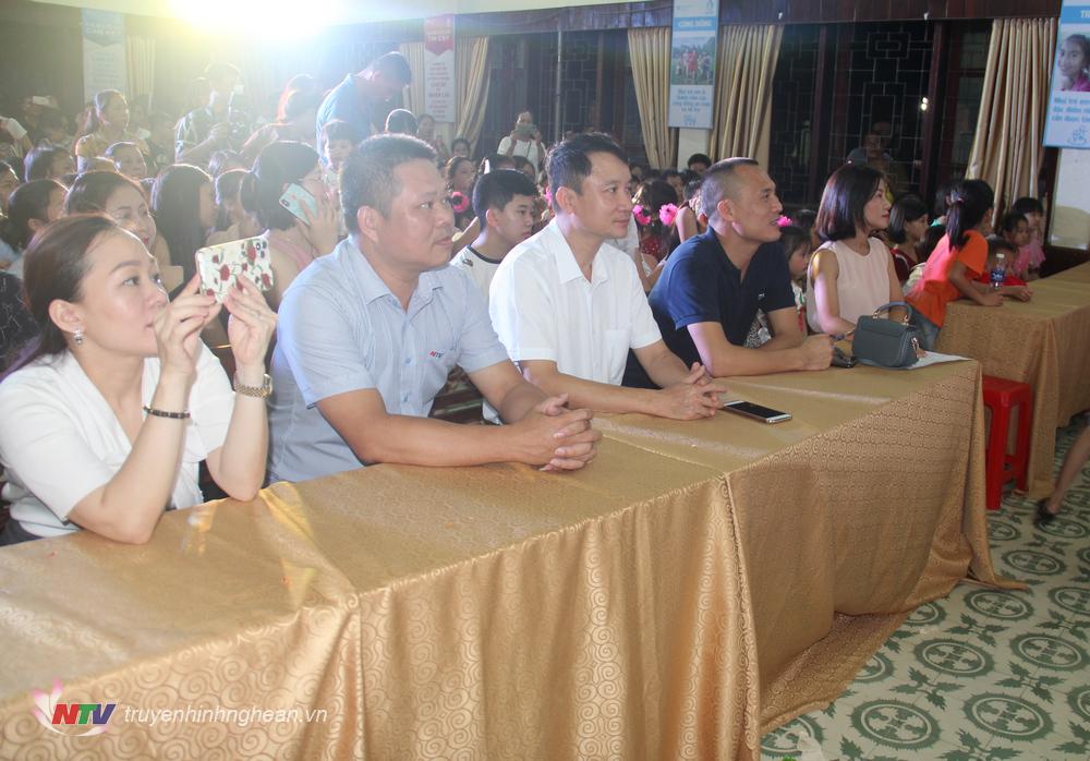 Các đại biểu tham gia chương trình.