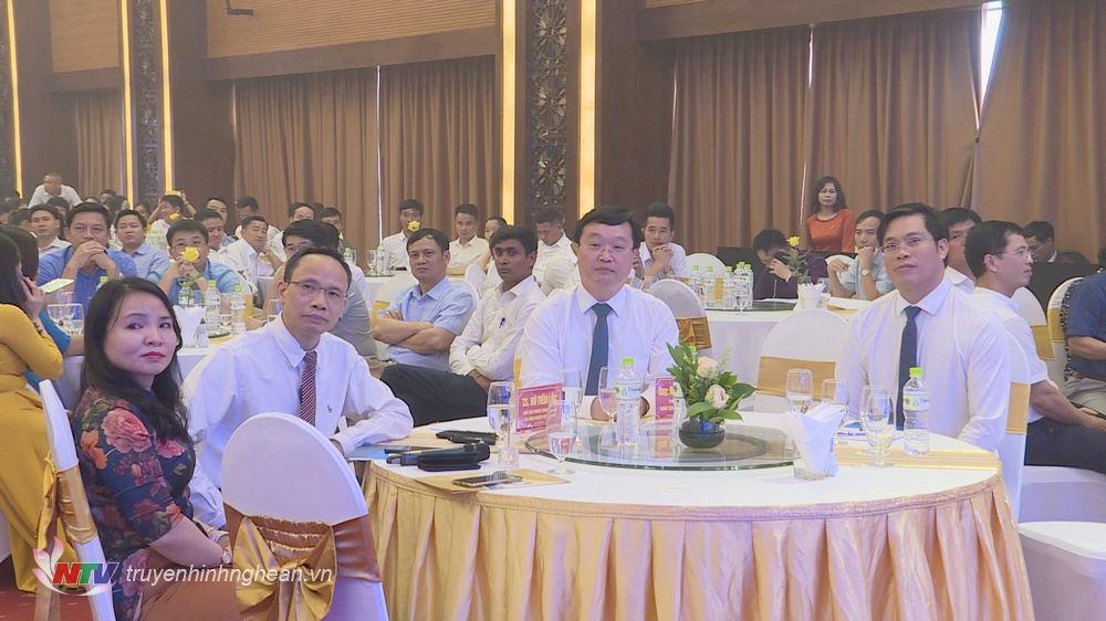 Các đại biểu dự diễn đàn.