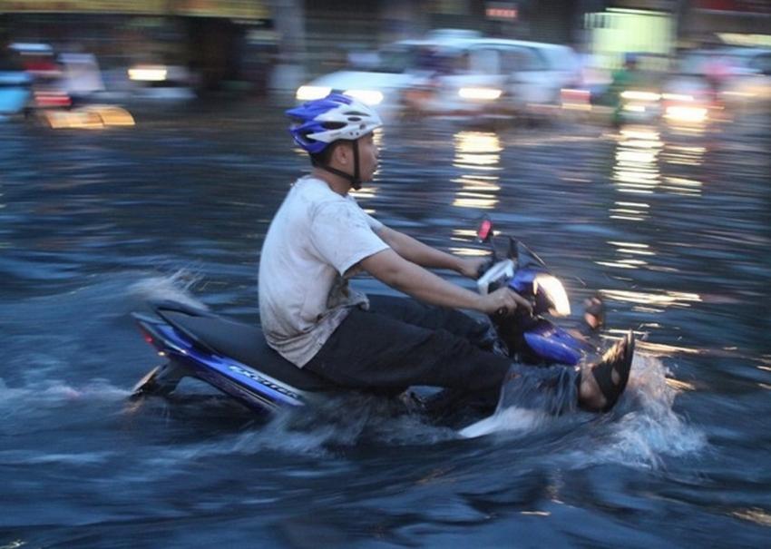 Không nên di chuyển qua vùng nước ngập cao hơn vị trí hộp lọc gió của xe.