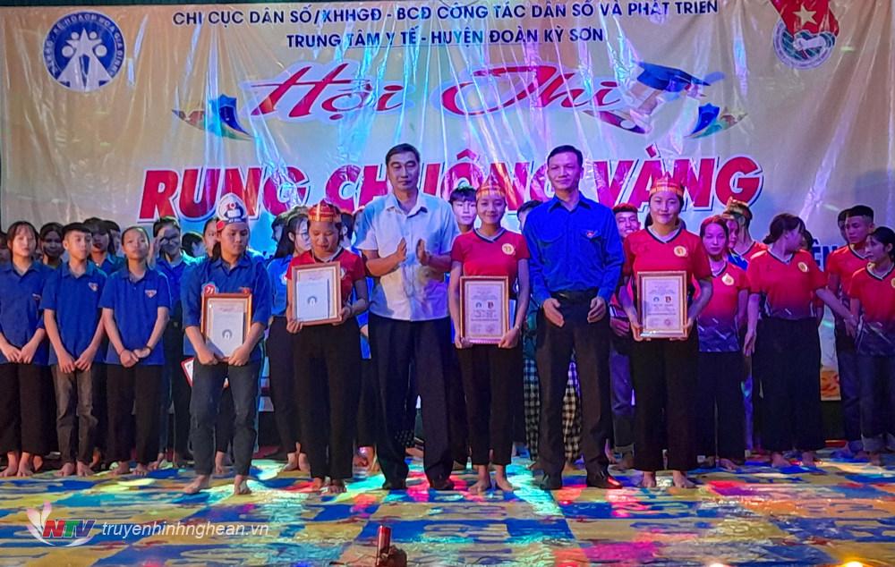 4 thí sinh có thành tích xuất sắc trong trả lời đúng 29 câu hỏi của chương trình