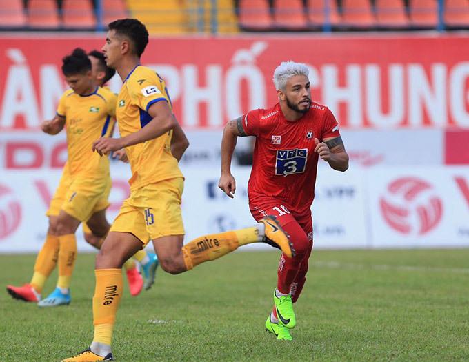SLNA chính thức bật khỏi top 8 sau trận thua trước Hải Phòng.