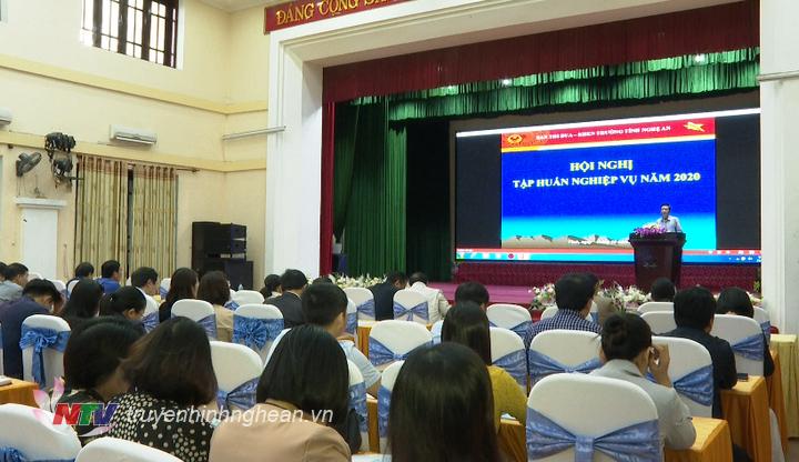 Toàn cảnh hội nghị.