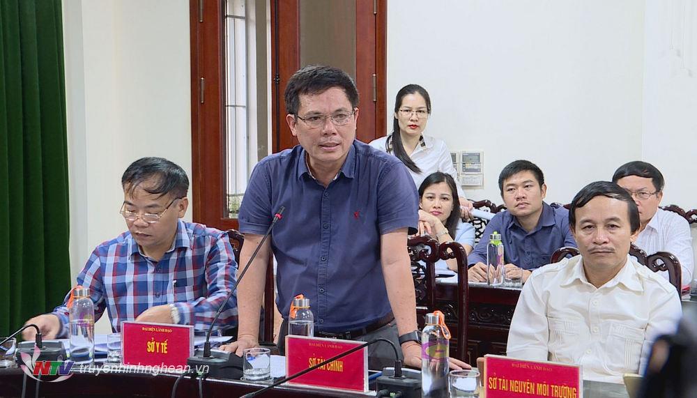 Đại diện Sở Y tế giải trình vấn đề liên quan tại buổi làm việc.