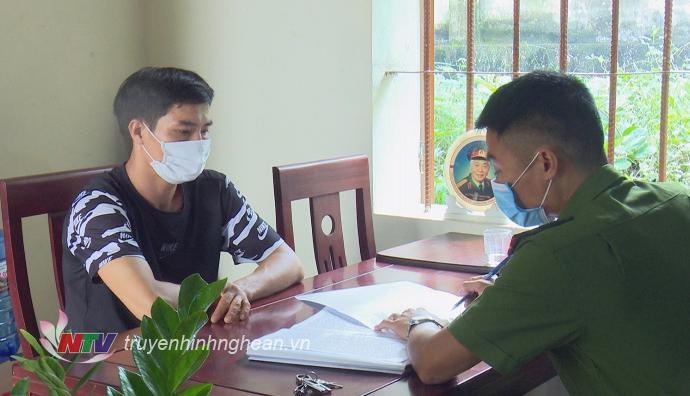 Lực lượng chức năng làm việc với các đối tượng.