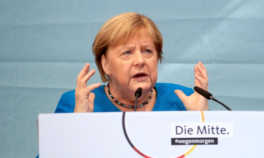 Thủ tướng Angela Merkel phát biểu tại một cuộc vận động ở thành phố Aachen, Đức, hôm 25/9. Ảnh: Reuters.
